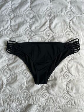 Women’s Victoria's Secret Black Strappy Cheeky Bikini Bottom (S)